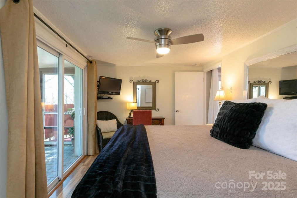 7 Delano Rd Asheville, NC 28805