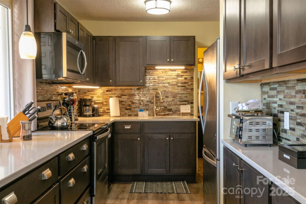 7 Delano Rd Asheville, NC 28805