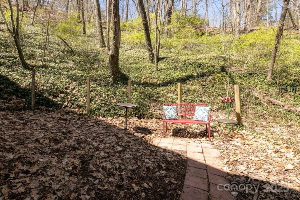 7 Delano Rd Asheville, NC 28805