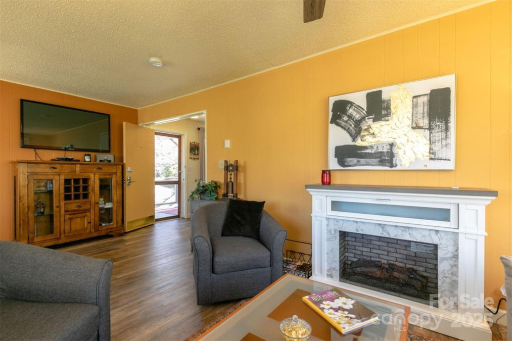 7 Delano Rd Asheville, NC 28805
