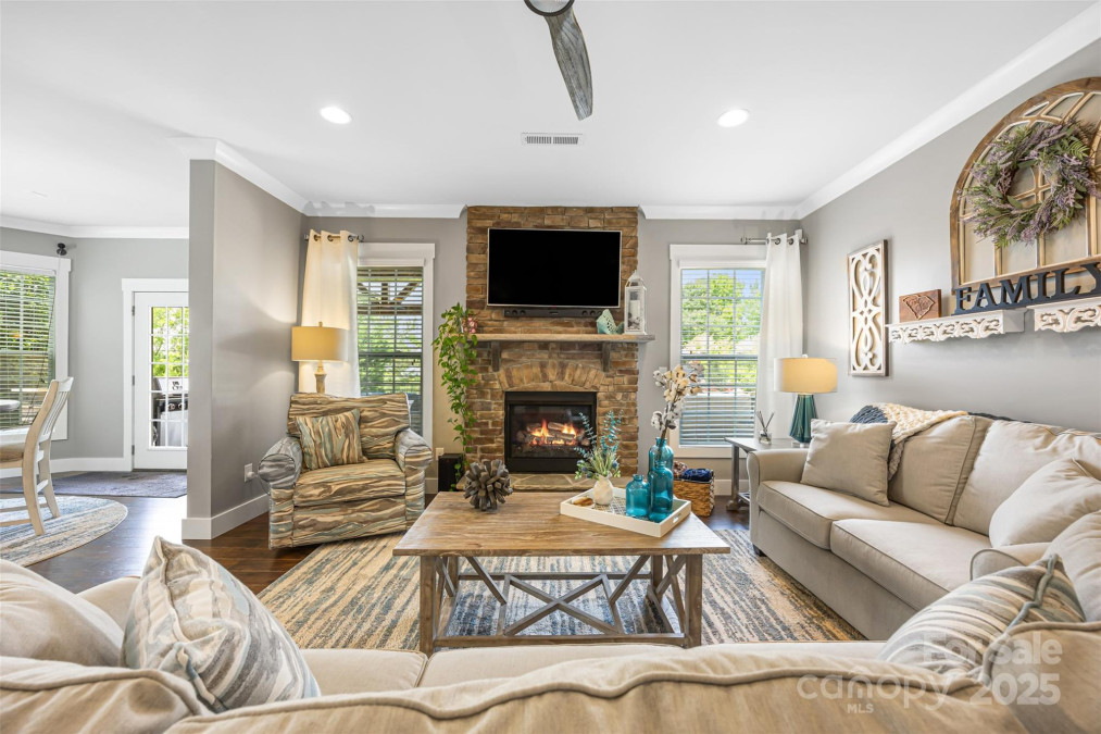 487 Hawks Creek Pw Fort Mill, SC 29708