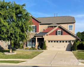 487 Hawks Creek Pw Fort Mill, SC 29708