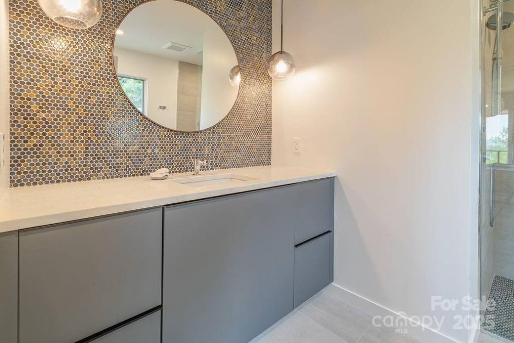 480 Windsor Rd Asheville, NC 28804