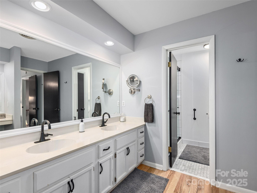 521 Crowfields Ln Asheville, NC 28803