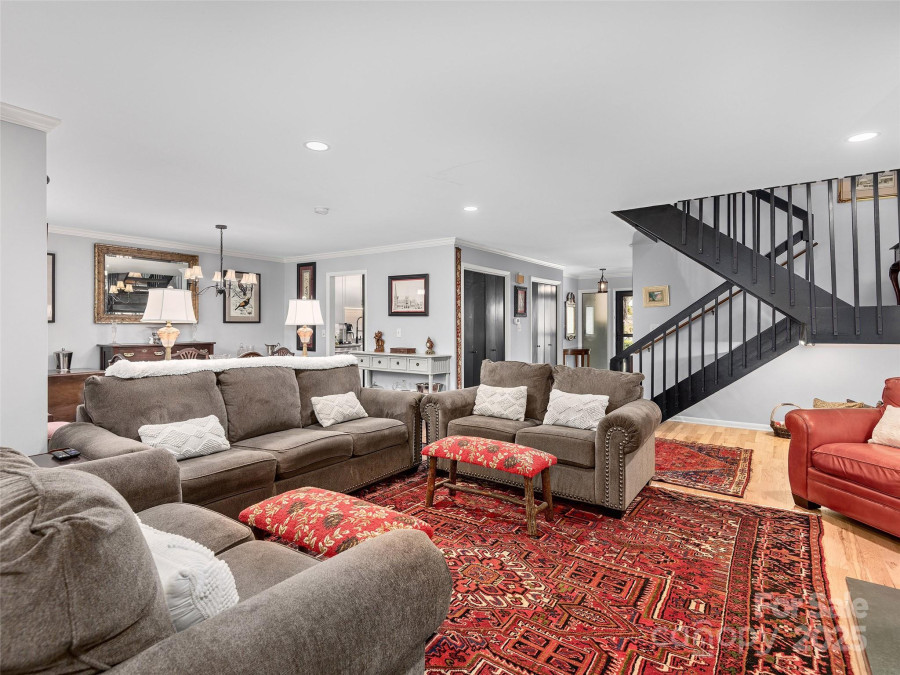 521 Crowfields Ln Asheville, NC 28803