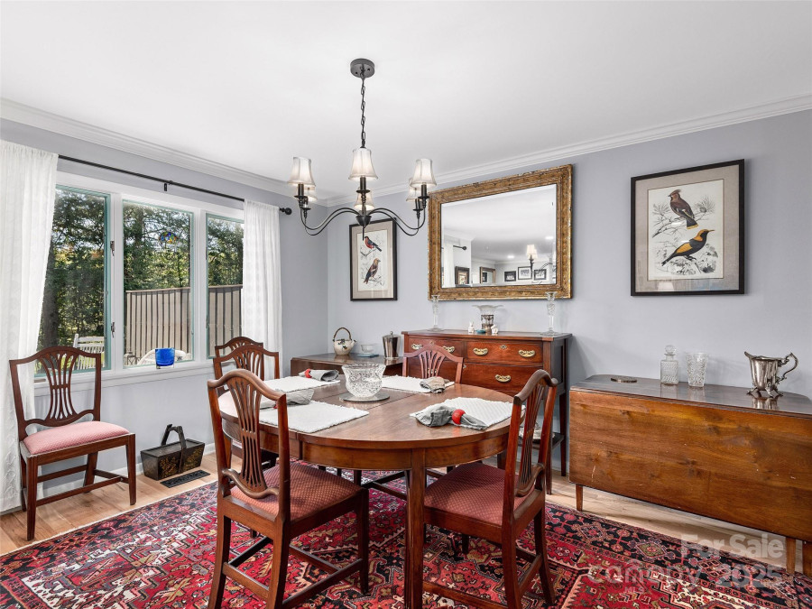 521 Crowfields Ln Asheville, NC 28803