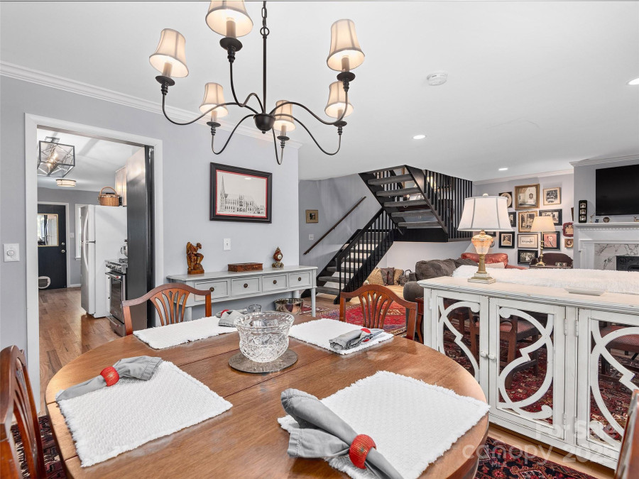 521 Crowfields Ln Asheville, NC 28803