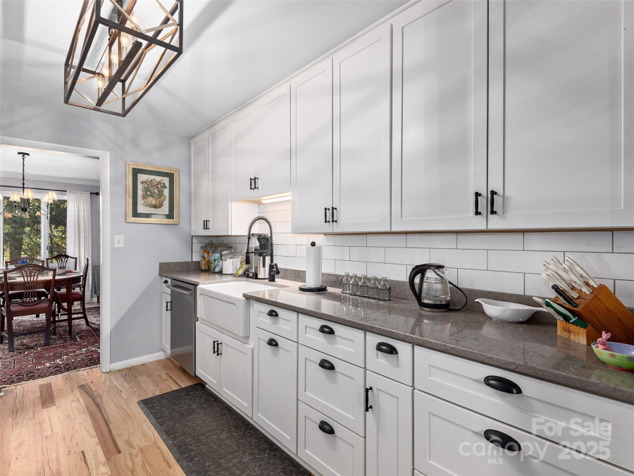 521 Crowfields Ln Asheville, NC 28803