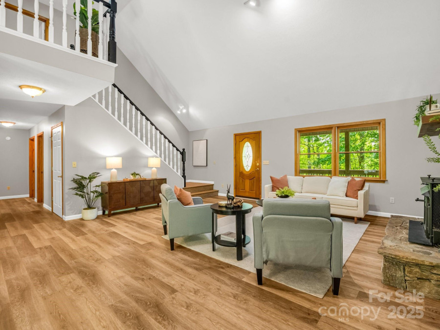 2304 Mountain Page Rd Saluda, NC 28773