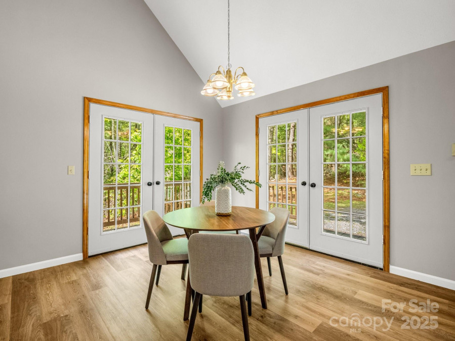 2304 Mountain Page Rd Saluda, NC 28773