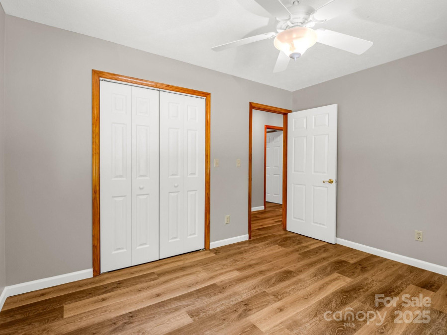 2304 Mountain Page Rd Saluda, NC 28773