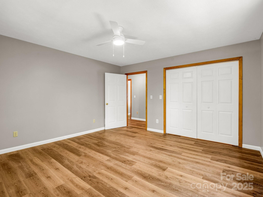 2304 Mountain Page Rd Saluda, NC 28773