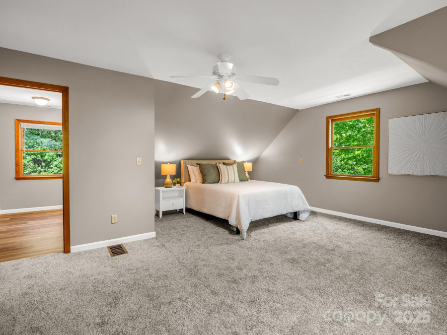 2304 Mountain Page Rd Saluda, NC 28773