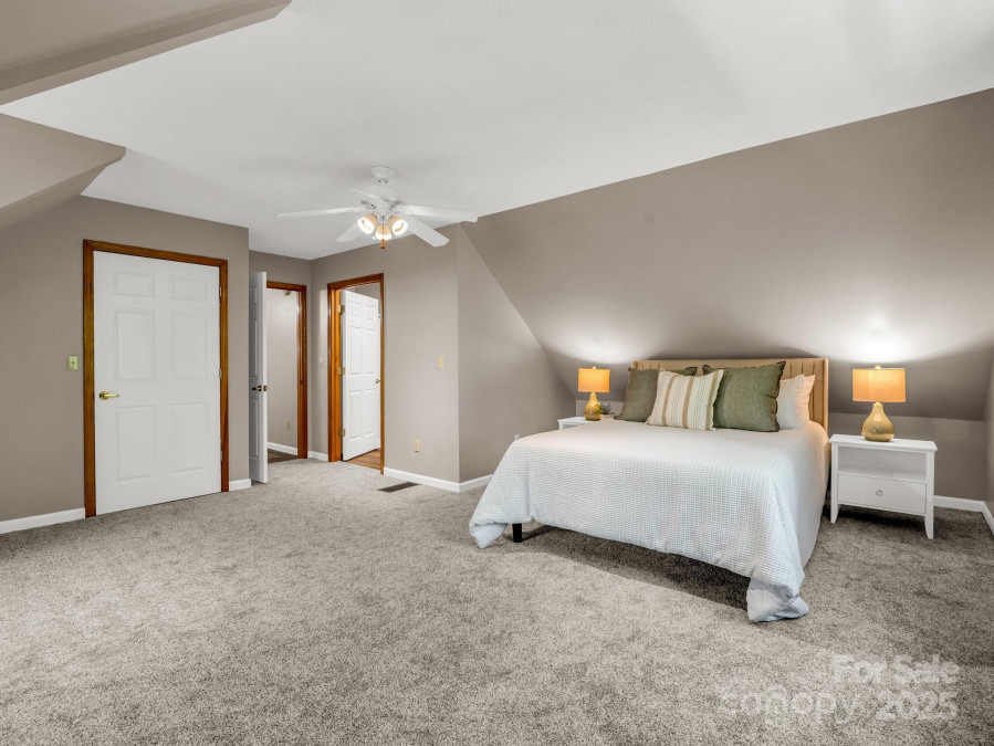 2304 Mountain Page Rd Saluda, NC 28773