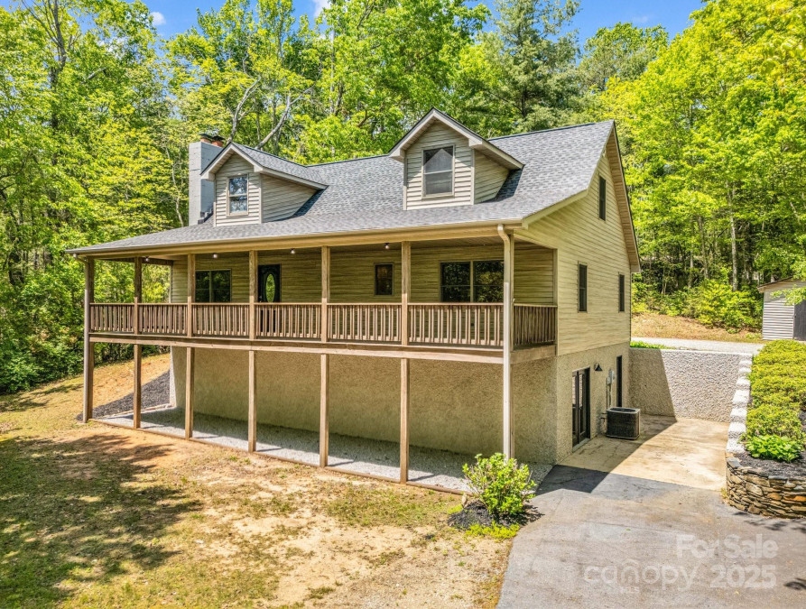 2304 Mountain Page Rd Saluda, NC 28773