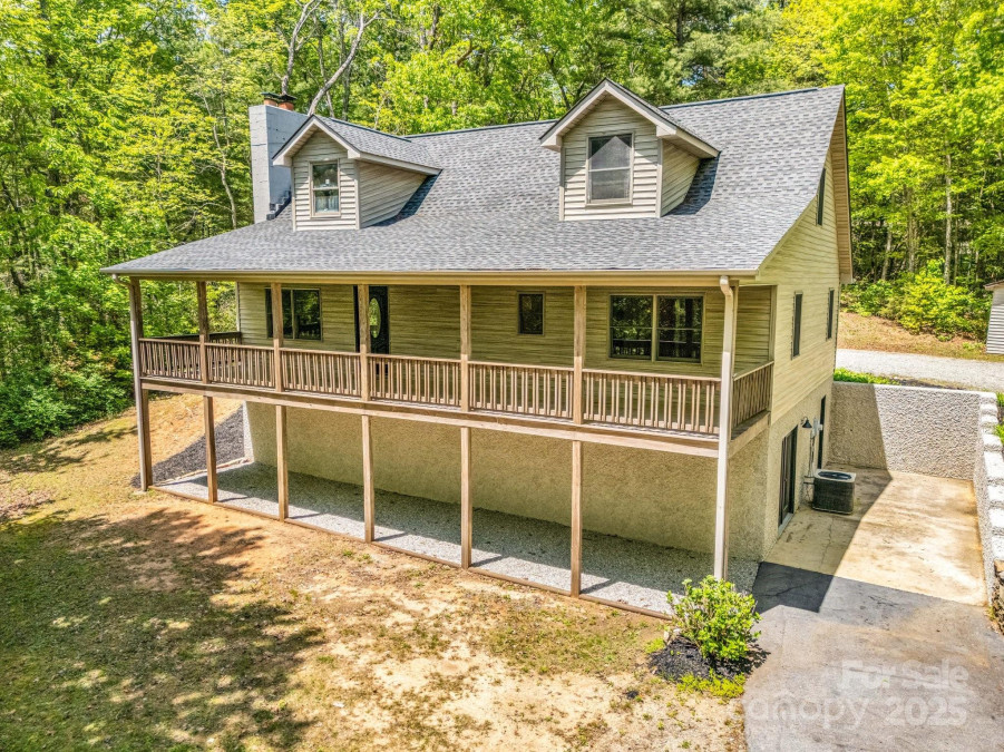 2304 Mountain Page Rd Saluda, NC 28773