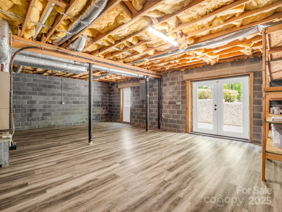 2304 Mountain Page Rd Saluda, NC 28773