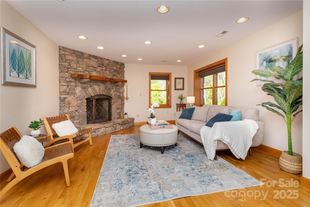 309 Old Farm School Rd Asheville, NC 28805