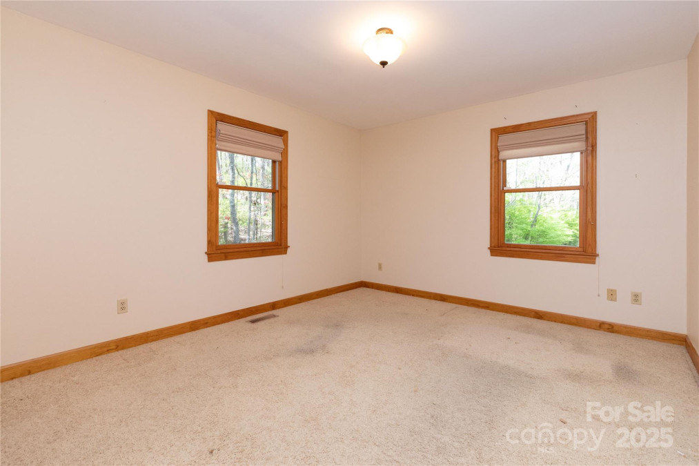 309 Old Farm School Rd Asheville, NC 28805