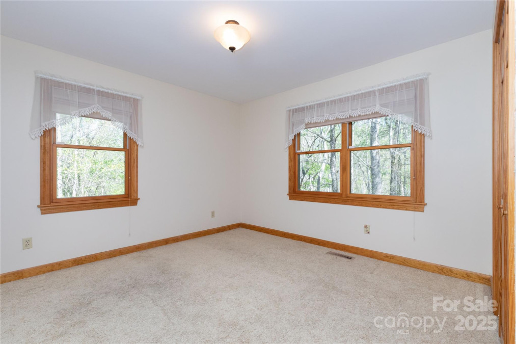 309 Old Farm School Rd Asheville, NC 28805