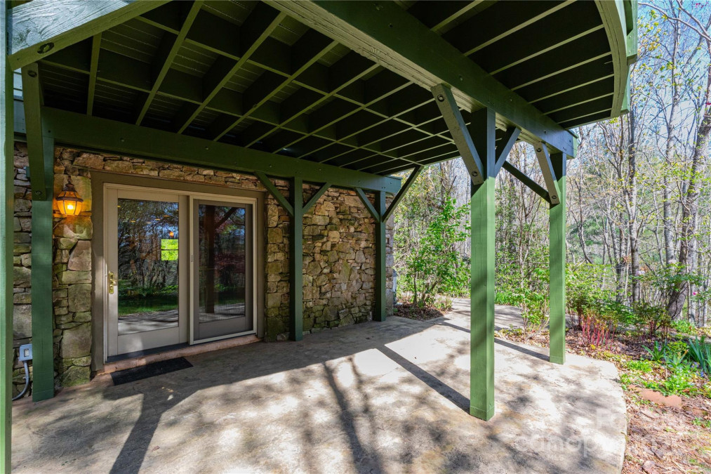 309 Old Farm School Rd Asheville, NC 28805