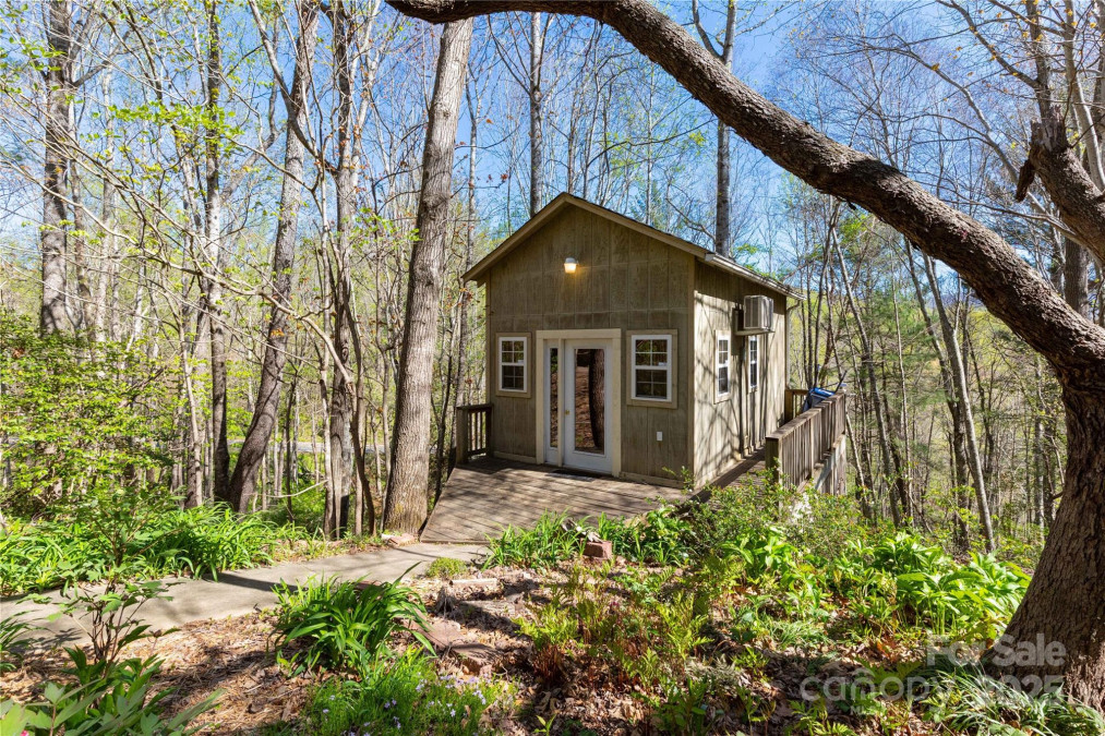309 Old Farm School Rd Asheville, NC 28805