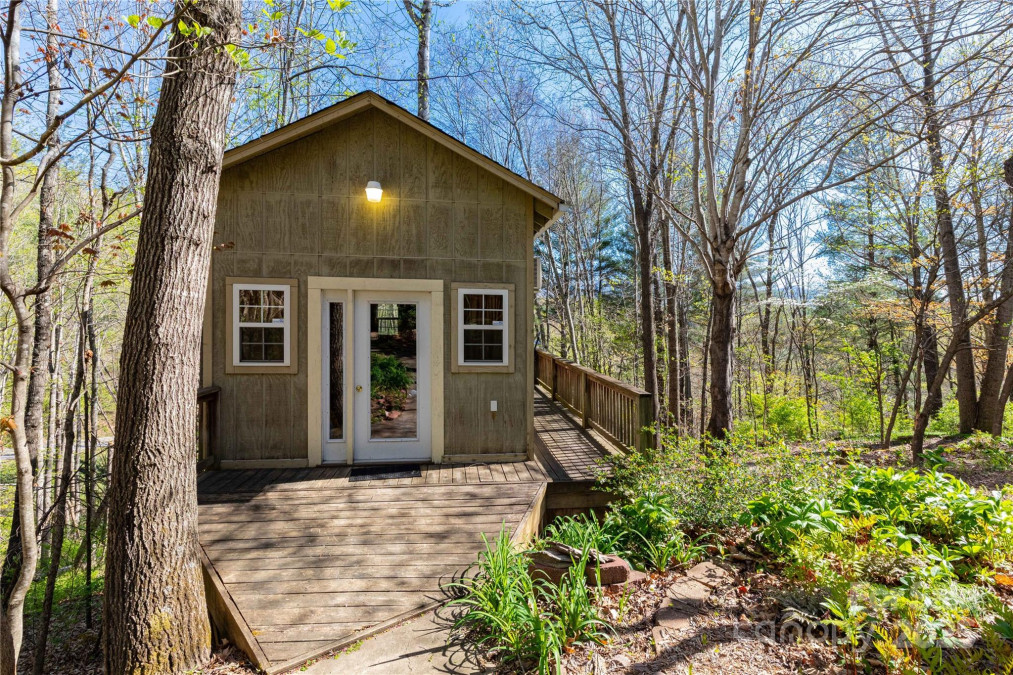 309 Old Farm School Rd Asheville, NC 28805