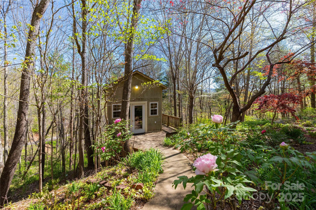 309 Old Farm School Rd Asheville, NC 28805