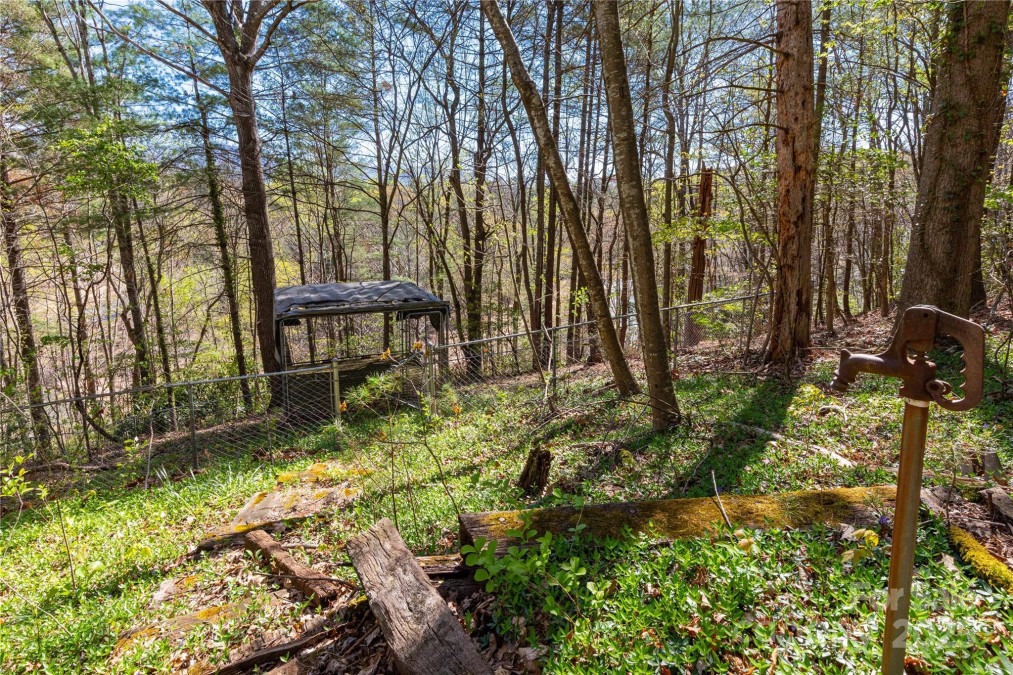 309 Old Farm School Rd Asheville, NC 28805