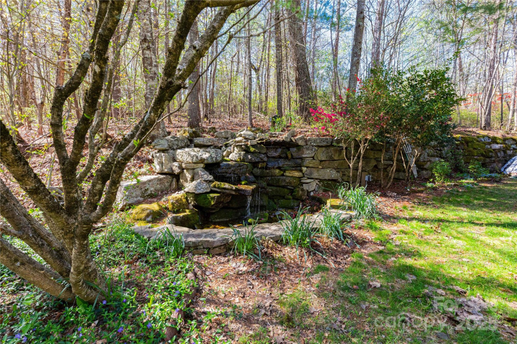 309 Old Farm School Rd Asheville, NC 28805