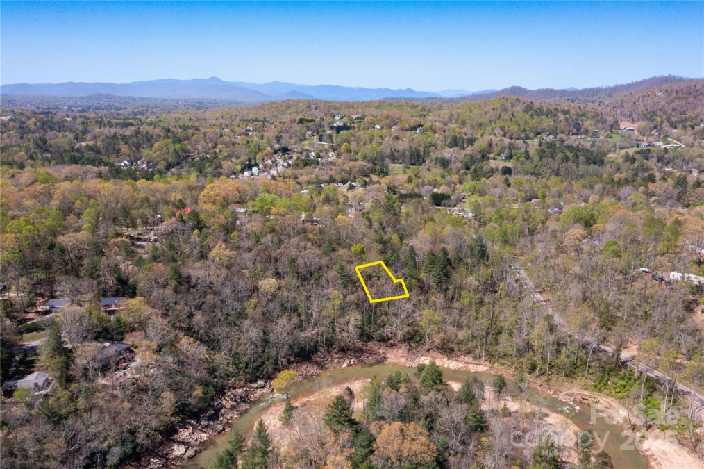 309 Old Farm School Rd Asheville, NC 28805