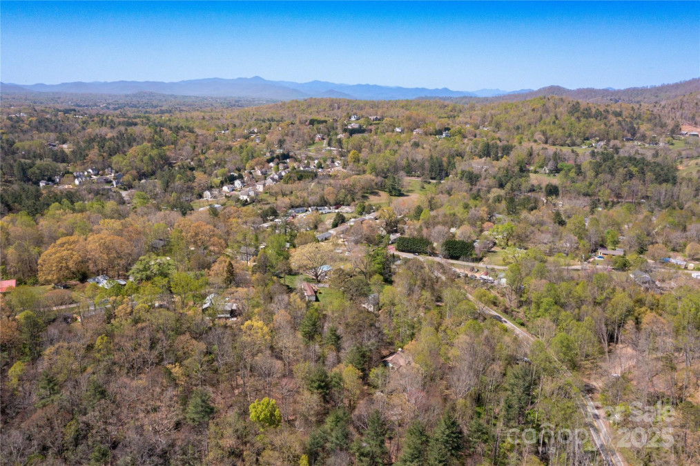 309 Old Farm School Rd Asheville, NC 28805