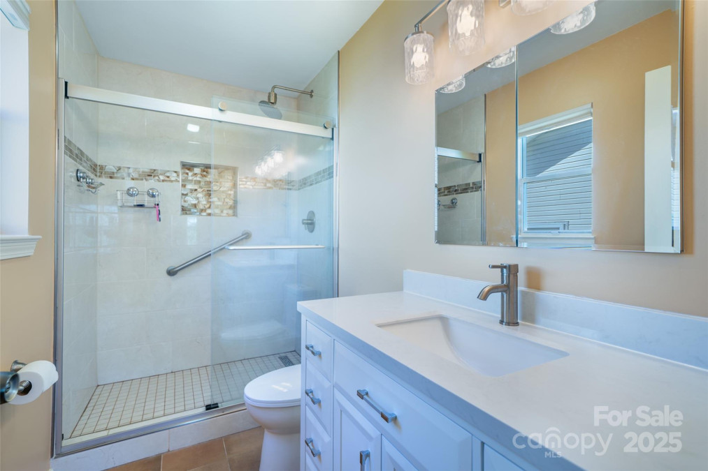 727 Saint Johns Way Hendersonville, NC 28791