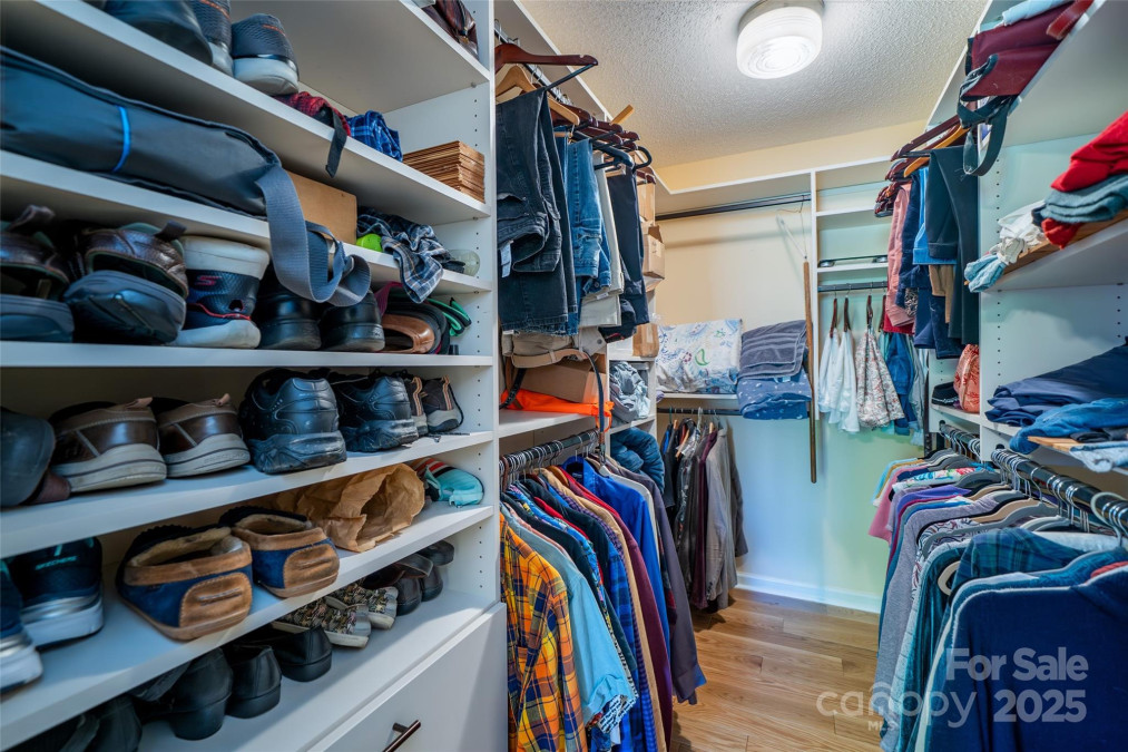 727 Saint Johns Way Hendersonville, NC 28791