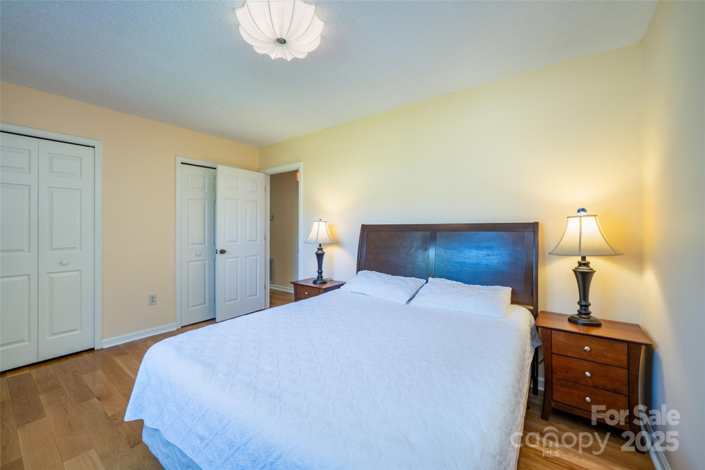 727 Saint Johns Way Hendersonville, NC 28791