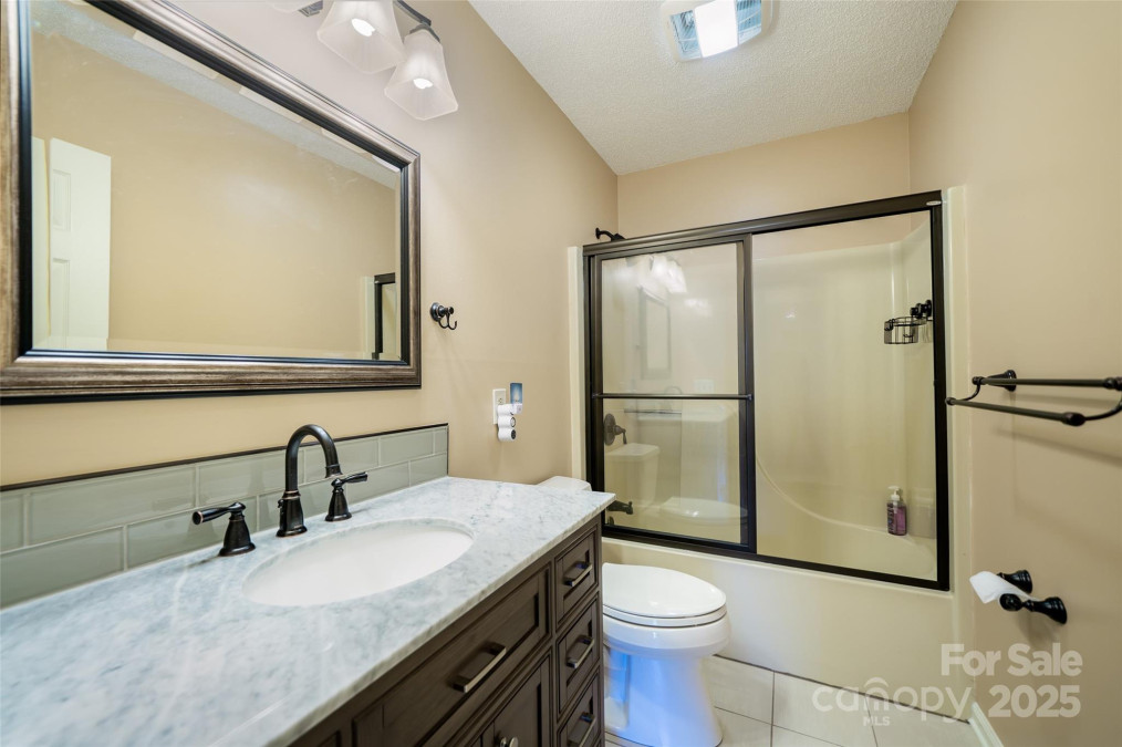 727 Saint Johns Way Hendersonville, NC 28791