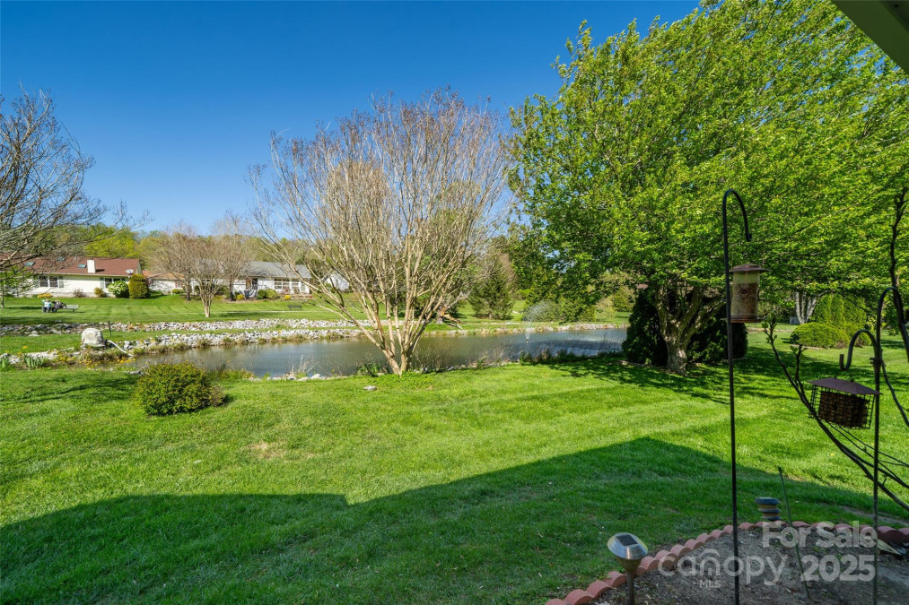 727 Saint Johns Way Hendersonville, NC 28791