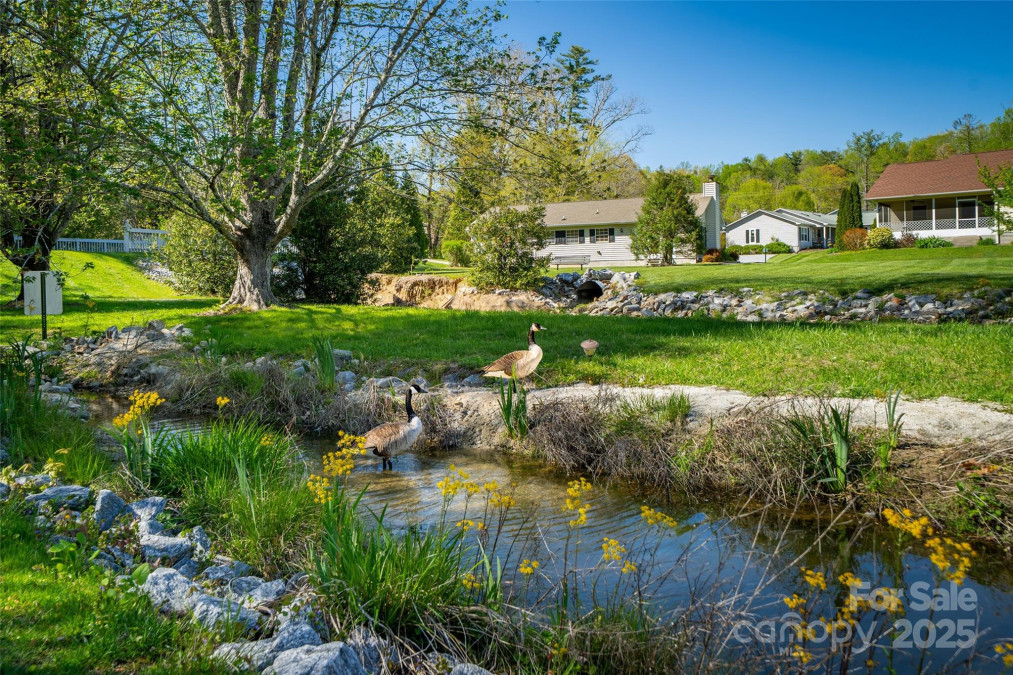 727 Saint Johns Way Hendersonville, NC 28791