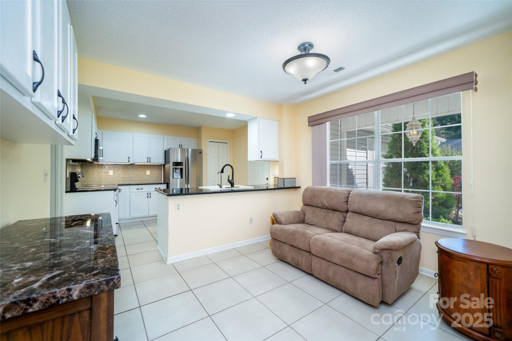 727 Saint Johns Way Hendersonville, NC 28791