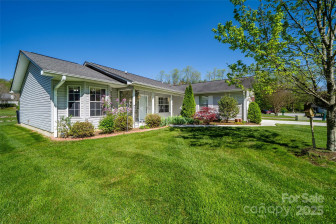 727 Saint Johns Way Hendersonville, NC 28791