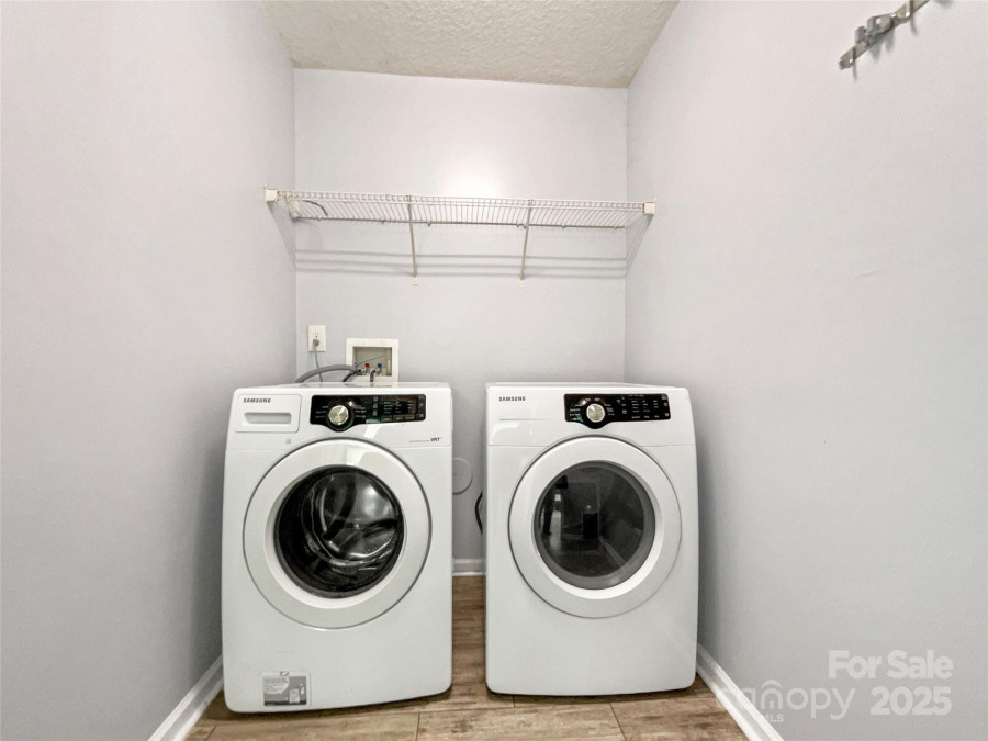 1107 Stonehenge Ln Charlotte, NC 28216