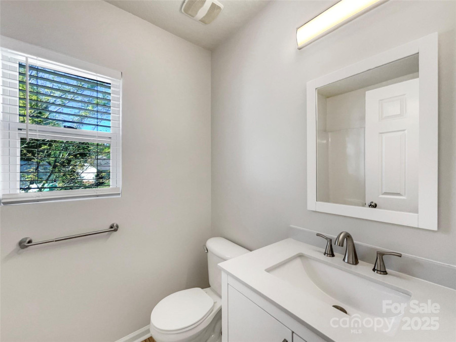 1107 Stonehenge Ln Charlotte, NC 28216