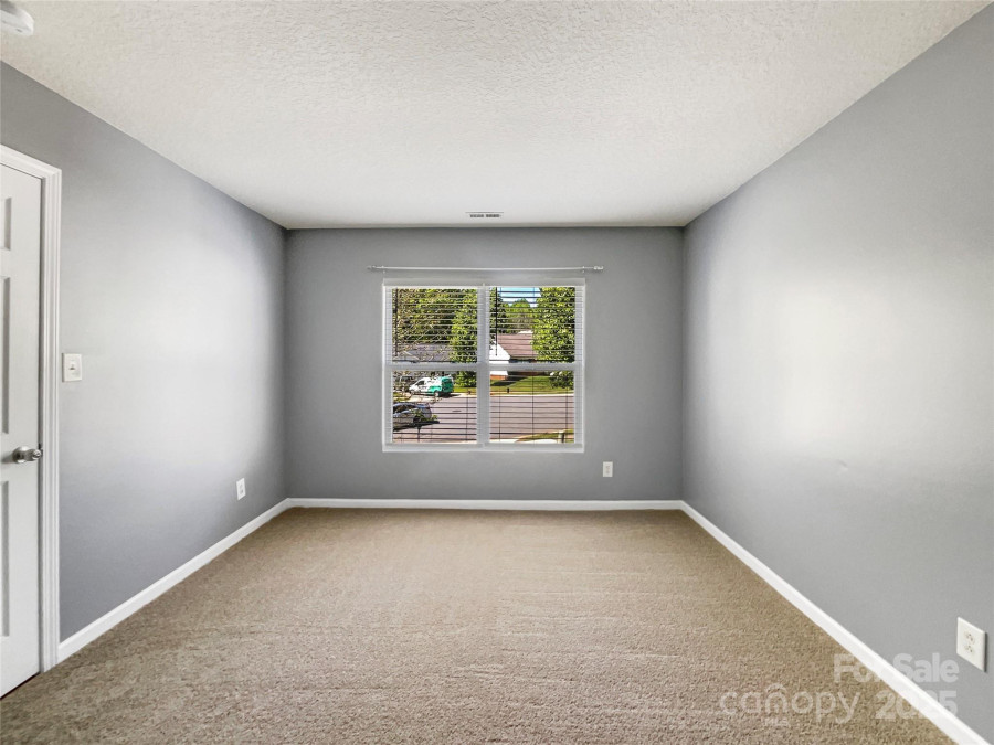 1107 Stonehenge Ln Charlotte, NC 28216