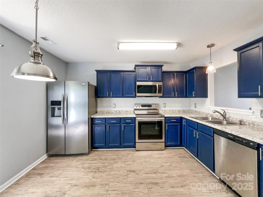 1107 Stonehenge Ln Charlotte, NC 28216