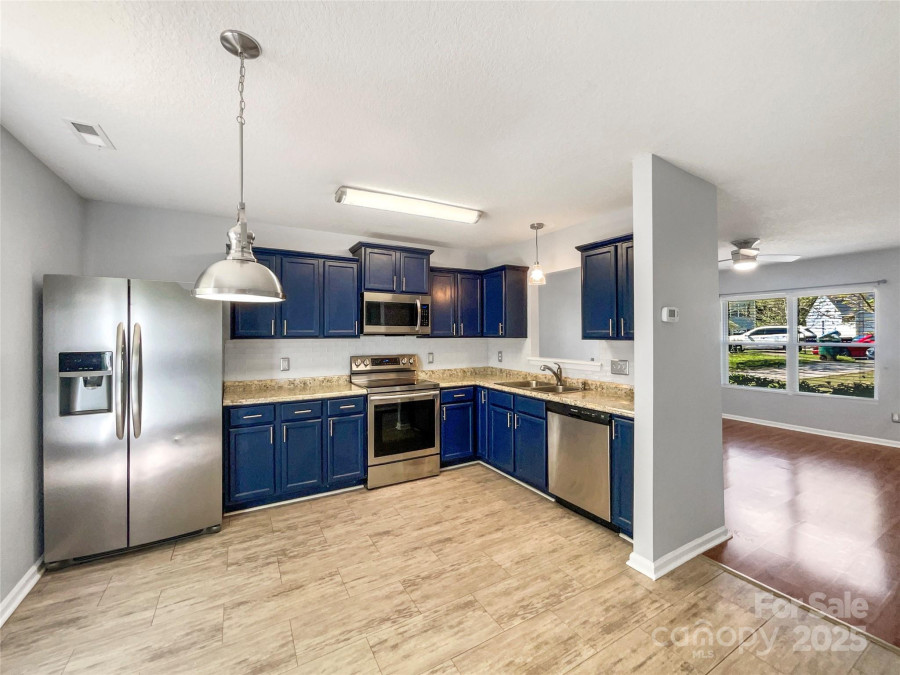 1107 Stonehenge Ln Charlotte, NC 28216