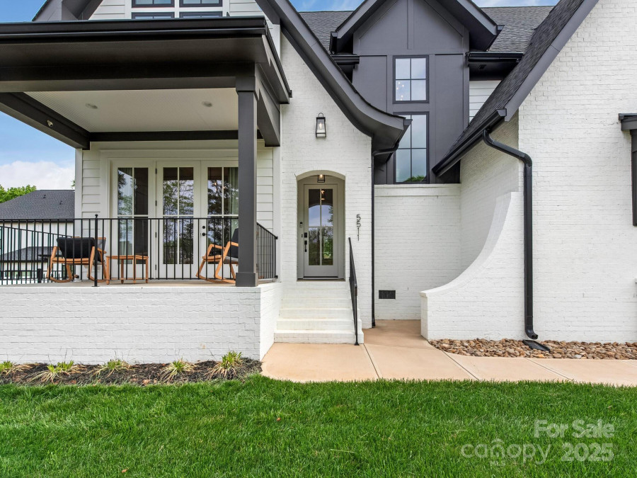 5511 Fairview Rd Charlotte, NC 28209
