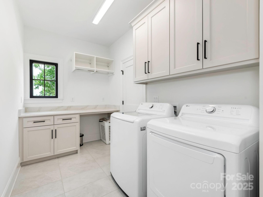 5511 Fairview Rd Charlotte, NC 28209