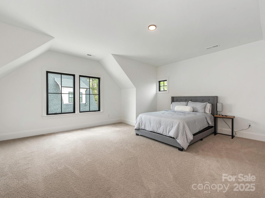 5511 Fairview Rd Charlotte, NC 28209