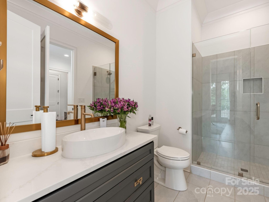 5511 Fairview Rd Charlotte, NC 28209