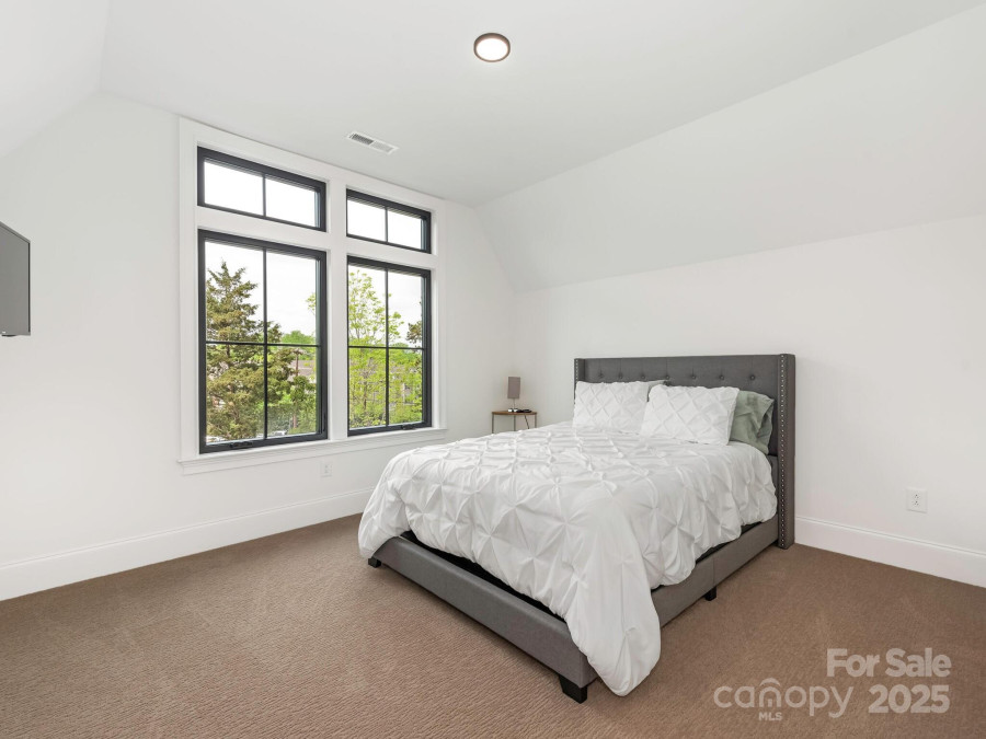 5511 Fairview Rd Charlotte, NC 28209